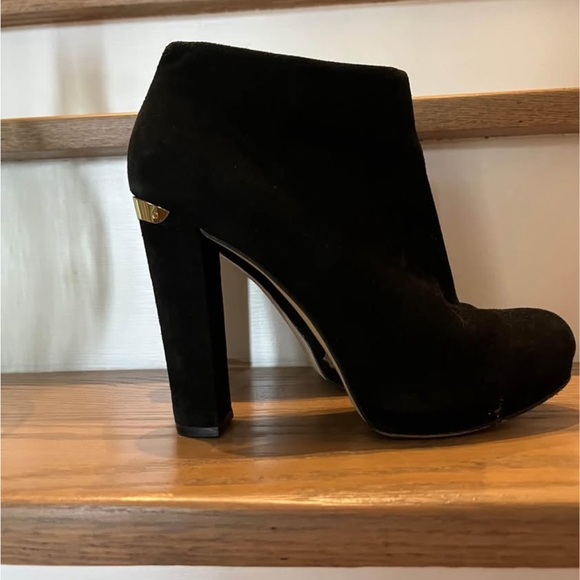 Michael Kors suede zippered ankle boot with gold accents. Size 7.5 - Picture 3 of 3